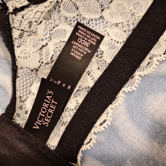 Beautiful Like New Black and Cream Lace Dream Angels Push Up Bra. *** - Picture 5 of 5
